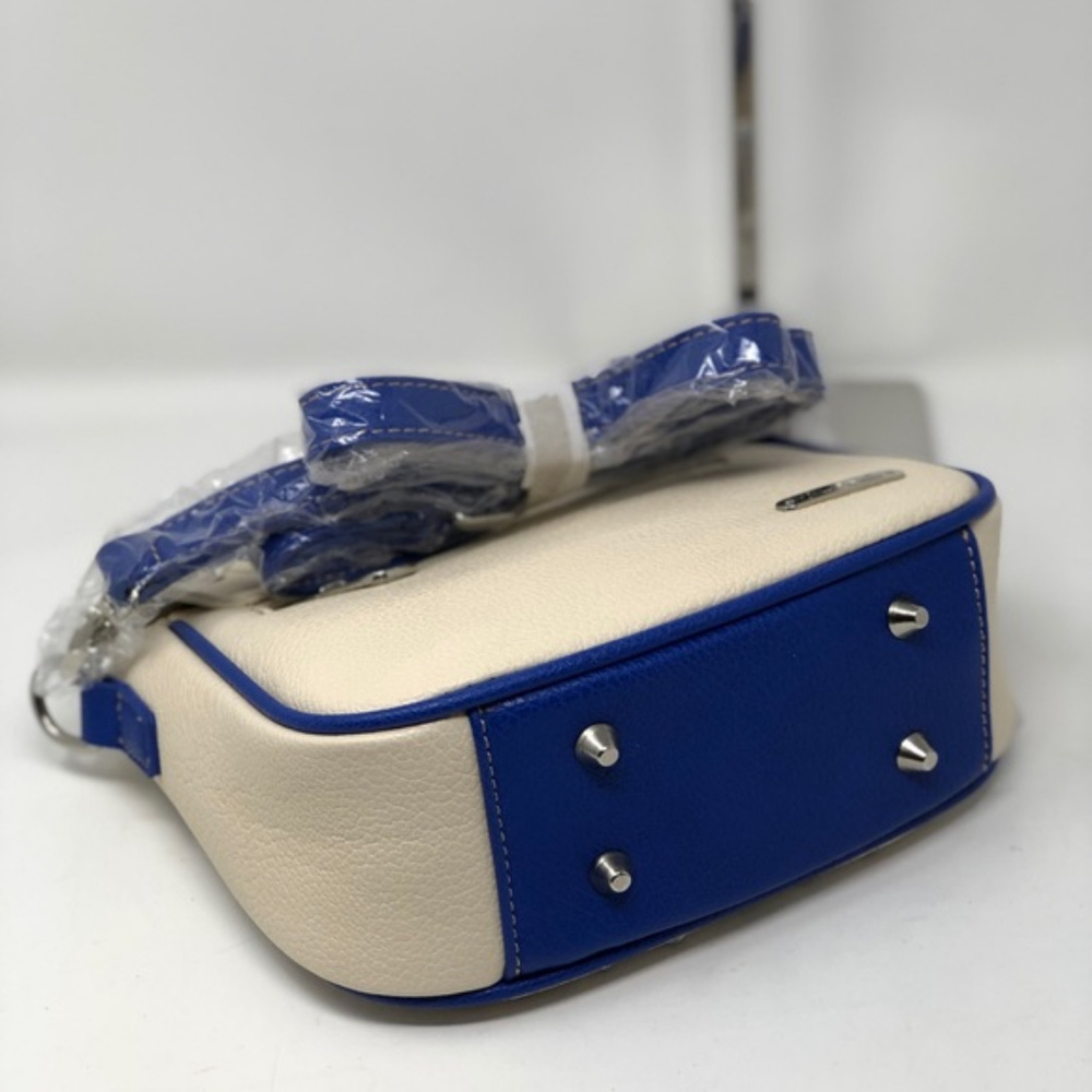 Montana West Concho Collection Crossbody - Picture 4 of 4
